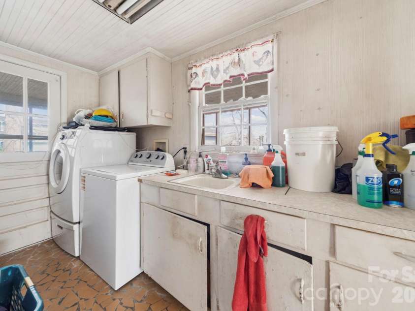 508 Washburn Switch Road, Shelby, NC 28150.  MLS# CAR4358770, YatesRealty ID 14576. 