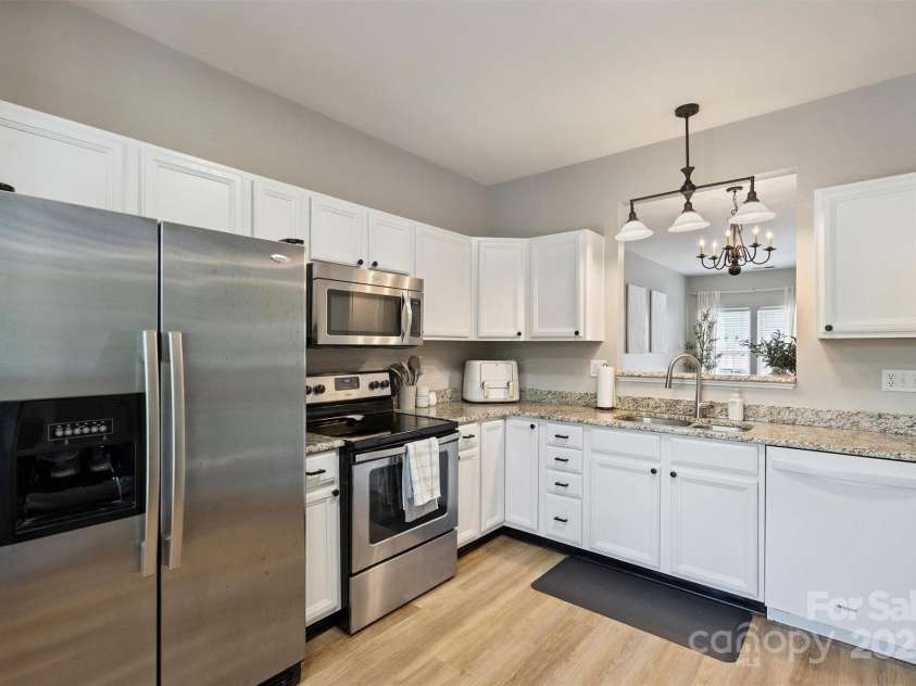 15639 Sir Charles Place, Charlotte, NC 28277.  MLS# CAR4258629, YatesRealty ID 14577. 