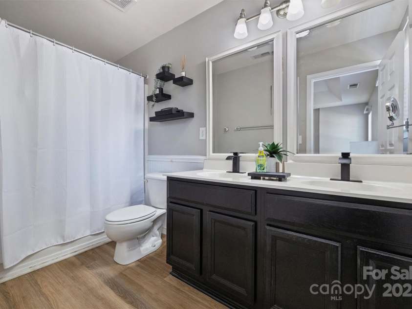 15639 Sir Charles Place, Charlotte, NC 28277.  MLS# CAR4258629, YatesRealty ID 14577. 