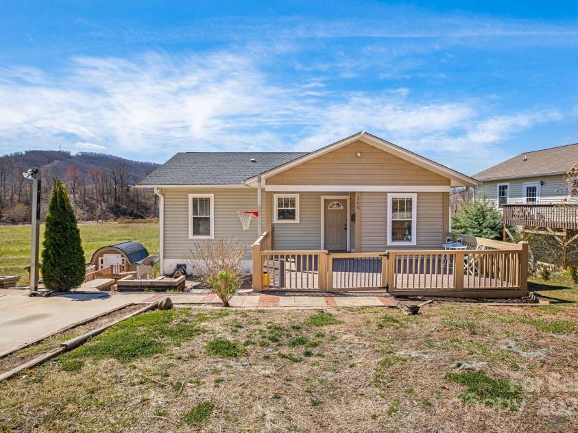 100 Warren Haynes Drive, Asheville, NC 28806.  MLS# CAR4240045, YatesRealty ID 14578. 