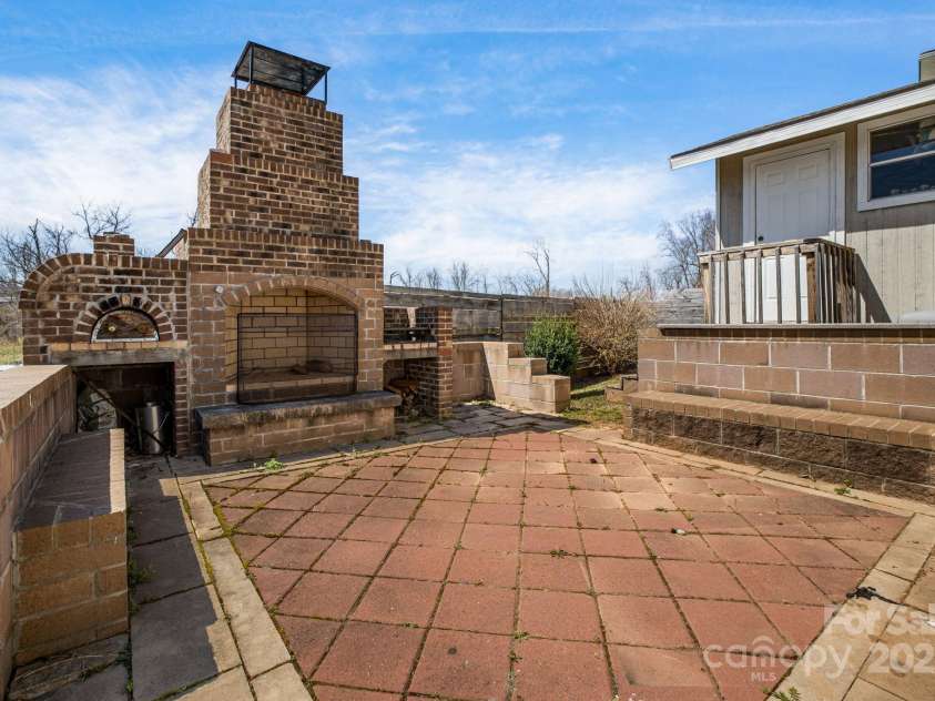 100 Warren Haynes Drive, Asheville, NC 28806.  MLS# CAR4240045, YatesRealty ID 14578. 