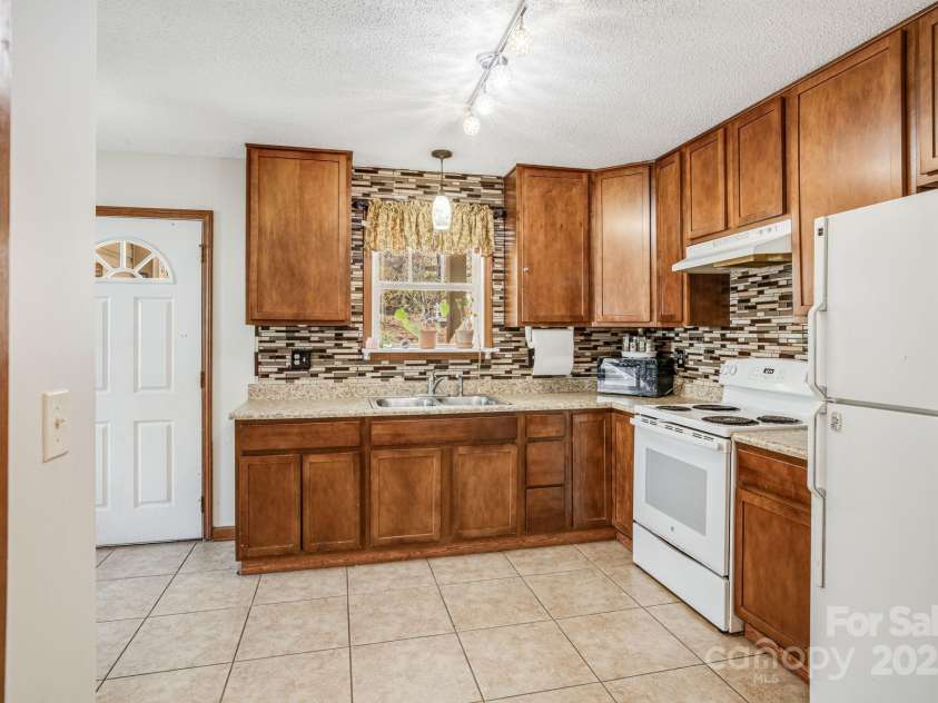 100 Warren Haynes Drive, Asheville, NC 28806.  MLS# CAR4240045, YatesRealty ID 14578. 