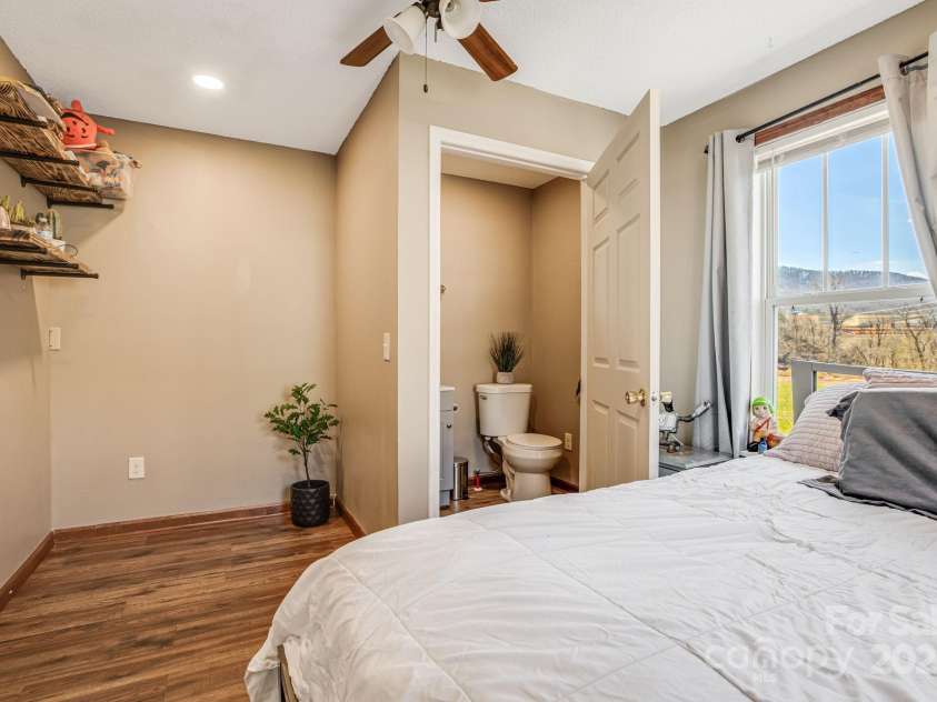 100 Warren Haynes Drive, Asheville, NC 28806.  MLS# CAR4240045, YatesRealty ID 14578. 