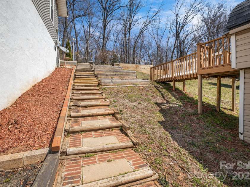 100 Warren Haynes Drive, Asheville, NC 28806.  MLS# CAR4240045, YatesRealty ID 14578. 