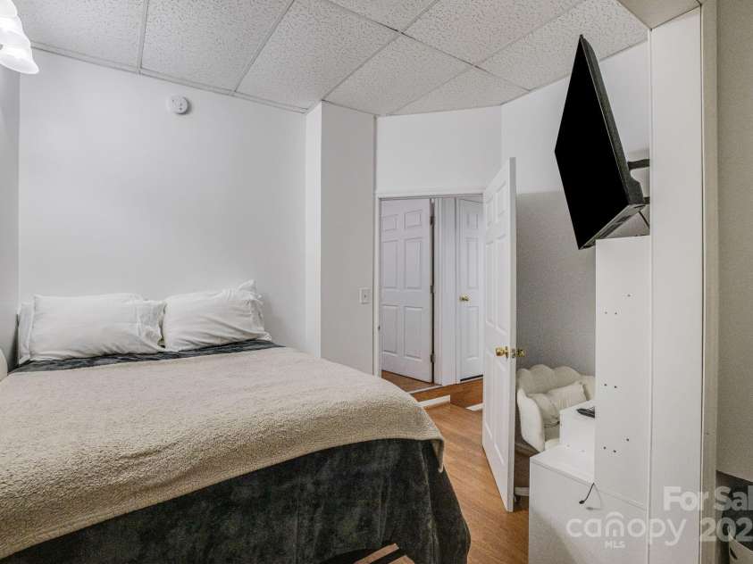 100 Warren Haynes Drive, Asheville, NC 28806.  MLS# CAR4240045, YatesRealty ID 14578. 