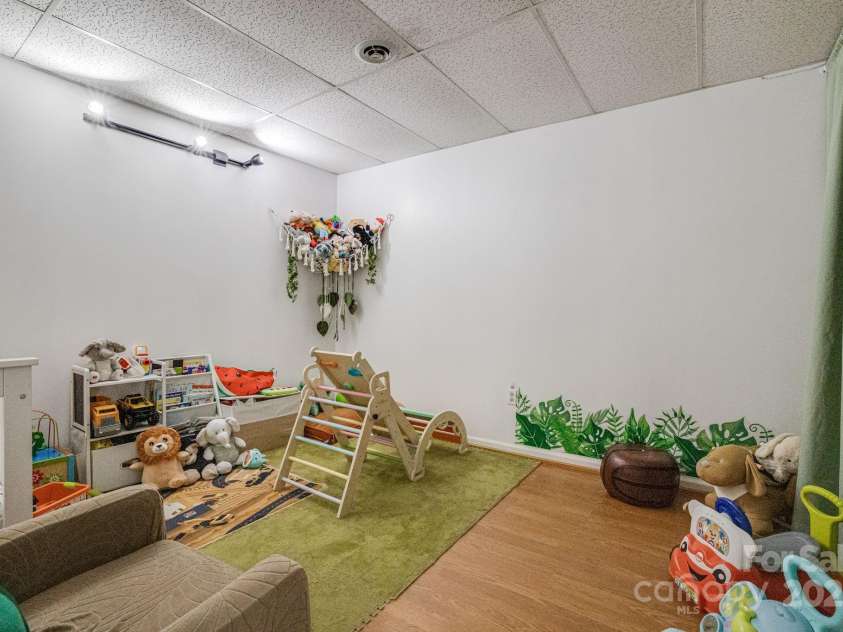 100 Warren Haynes Drive, Asheville, NC 28806.  MLS# CAR4240045, YatesRealty ID 14578. 