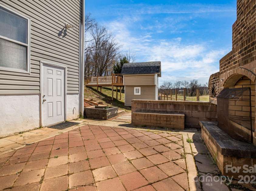 100 Warren Haynes Drive, Asheville, NC 28806.  MLS# CAR4240045, YatesRealty ID 14578. 