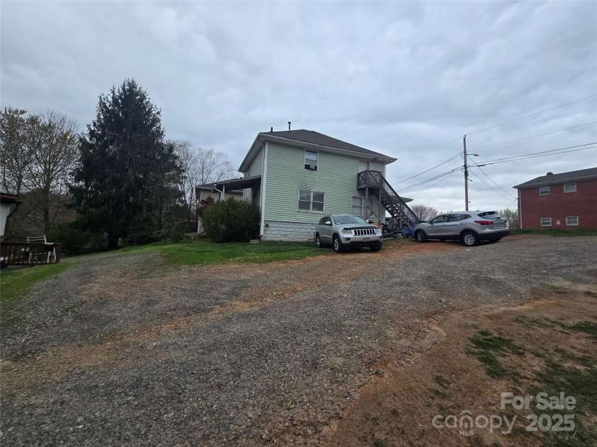 31 Hildebrand Street, Asheville, NC 28801.  MLS# CAR4242004, YatesRealty ID 14579. Side view
