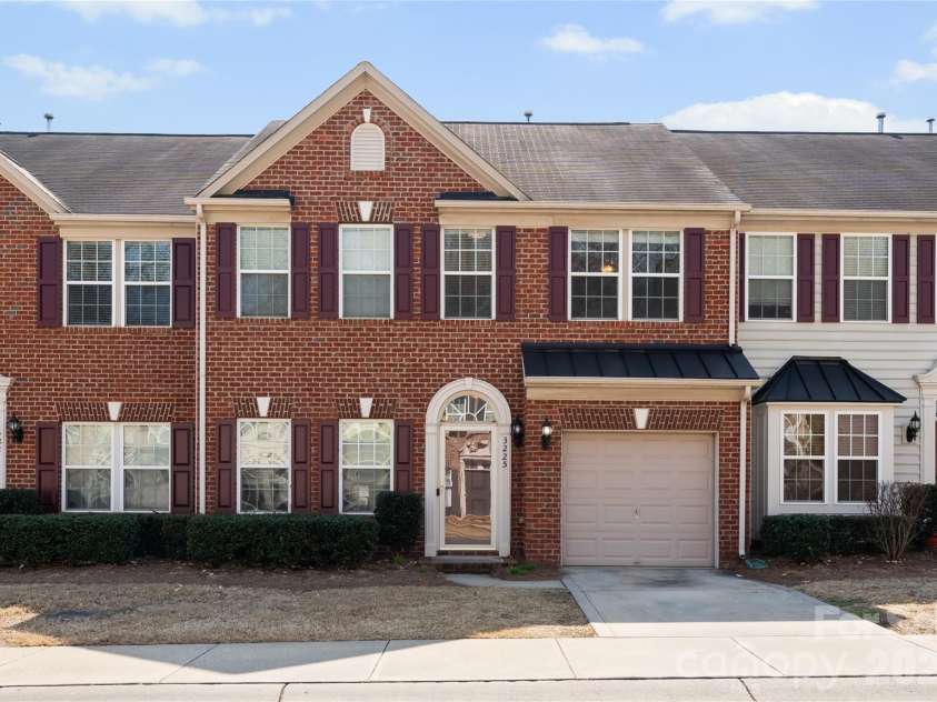 3225 Park South Station Boulevard, Charlotte, NC 28210.  MLS# CAR4355243, YatesRealty ID 14579. 