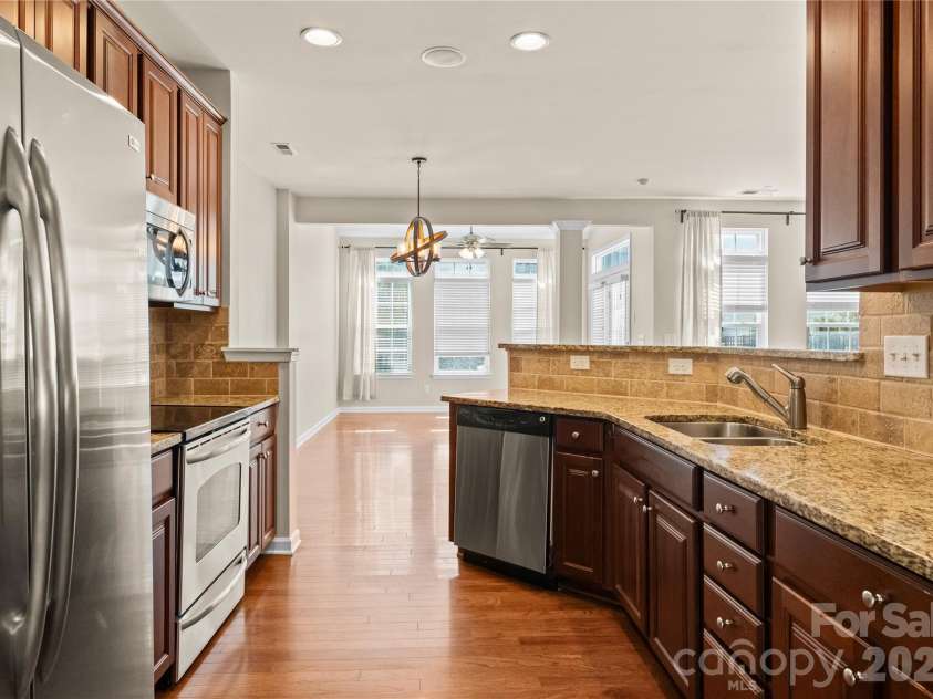 3225 Park South Station Boulevard, Charlotte, NC 28210.  MLS# CAR4355243, YatesRealty ID 14579. 