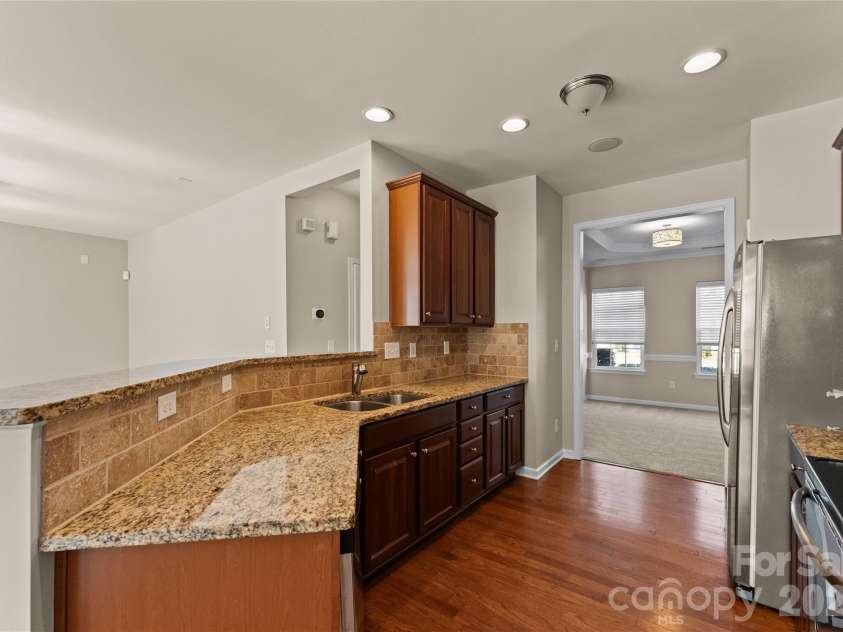 3225 Park South Station Boulevard, Charlotte, NC 28210.  MLS# CAR4355243, YatesRealty ID 14579. 