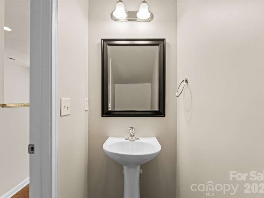 3225 Park South Station Boulevard, Charlotte, NC 28210.  MLS# CAR4355243, YatesRealty ID 14579. 