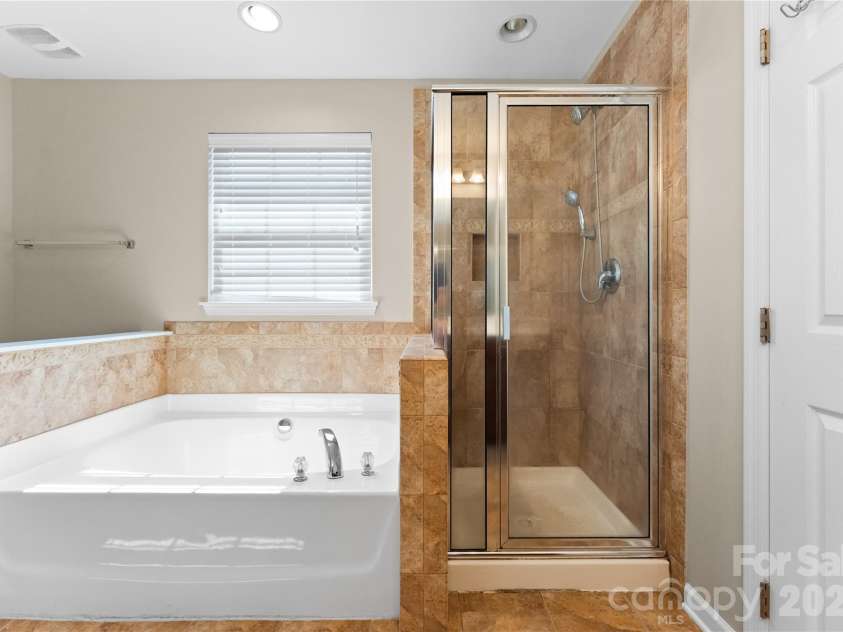 3225 Park South Station Boulevard, Charlotte, NC 28210.  MLS# CAR4355243, YatesRealty ID 14579. 