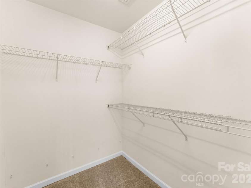 3225 Park South Station Boulevard, Charlotte, NC 28210.  MLS# CAR4355243, YatesRealty ID 14579. 