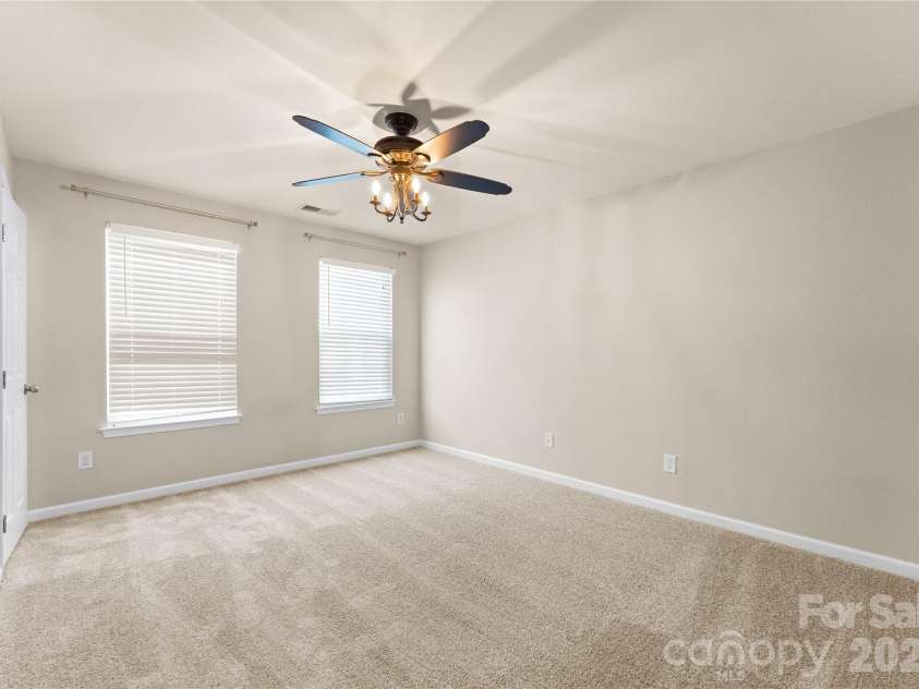 3225 Park South Station Boulevard, Charlotte, NC 28210.  MLS# CAR4355243, YatesRealty ID 14579. 