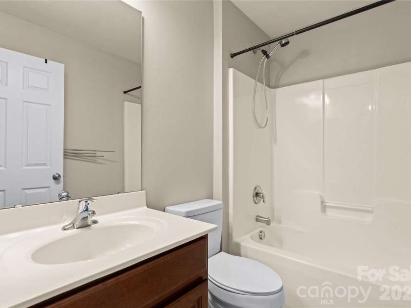 3225 Park South Station Boulevard, Charlotte, NC 28210.  MLS# CAR4355243, YatesRealty ID 14579. 
