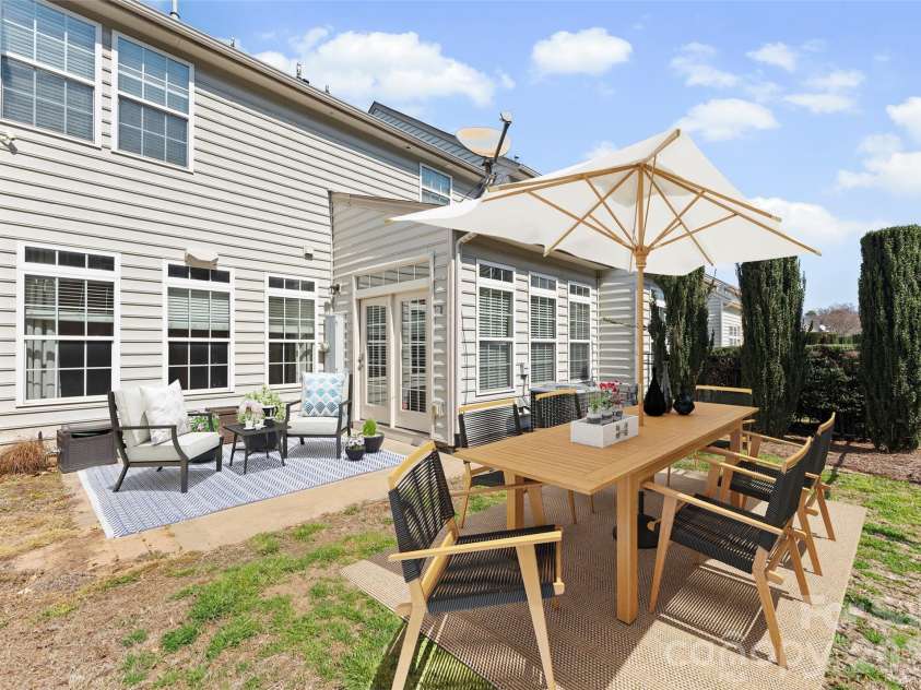 3225 Park South Station Boulevard, Charlotte, NC 28210.  MLS# CAR4355243, YatesRealty ID 14579. 