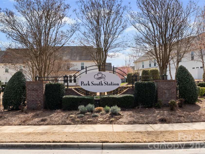 3225 Park South Station Boulevard, Charlotte, NC 28210.  MLS# CAR4355243, YatesRealty ID 14579. 