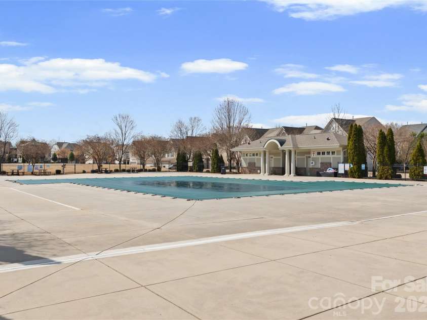 3225 Park South Station Boulevard, Charlotte, NC 28210.  MLS# CAR4355243, YatesRealty ID 14579. 