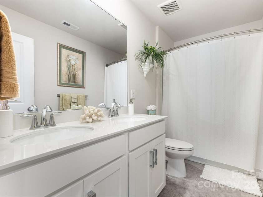 4024 Whipcord Drive, Waxhaw, NC 28173.  MLS# CAR4284191, YatesRealty ID 14580. Bathroom 3