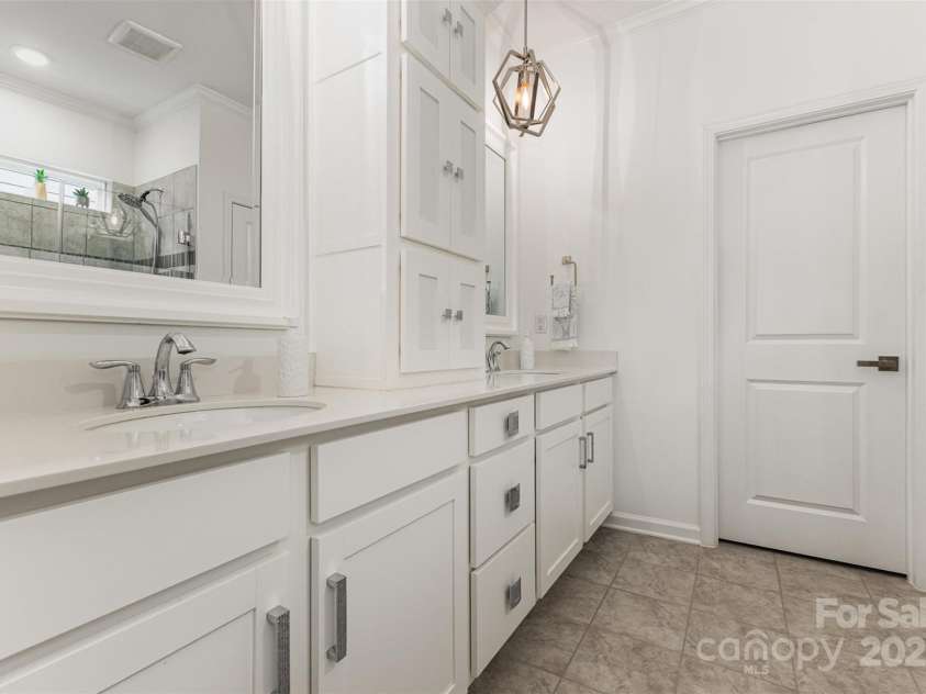 4024 Whipcord Drive, Waxhaw, NC 28173.  MLS# CAR4284191, YatesRealty ID 14580. Primary Bathroom
