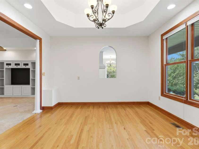 4639 Harbor View Terrace, Morganton, NC 28655.  MLS# CAR4367035, YatesRealty ID 14580. Dining room