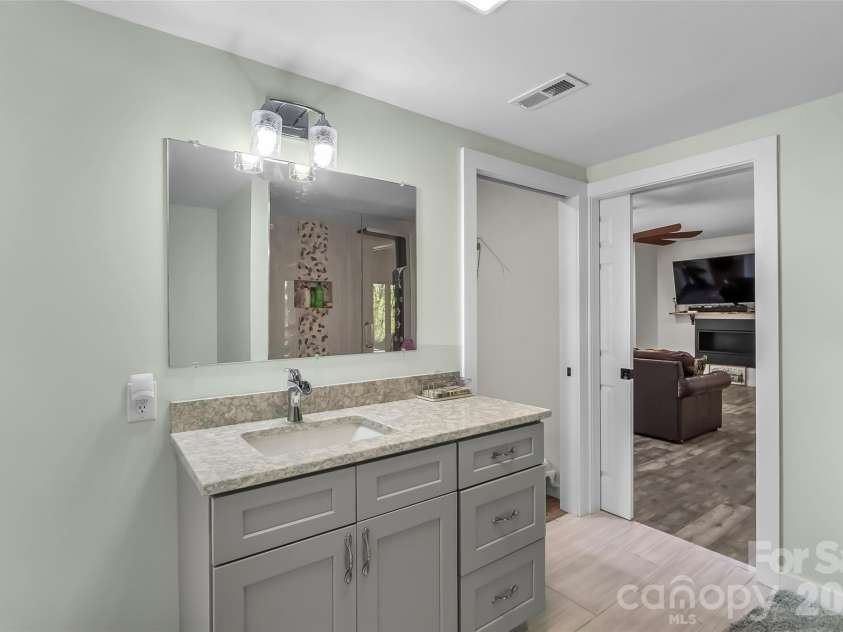 4639 Harbor View Terrace, Morganton, NC 28655.  MLS# CAR4367035, YatesRealty ID 14580. Full bathroom off bedroom
