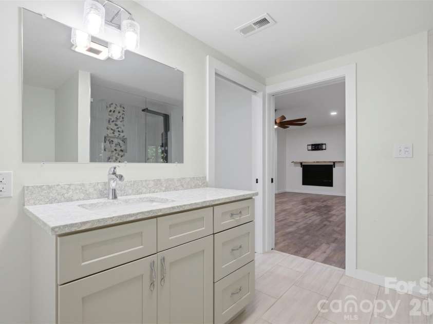 4639 Harbor View Terrace, Morganton, NC 28655.  MLS# CAR4367035, YatesRealty ID 14580. Lower level full bathroom