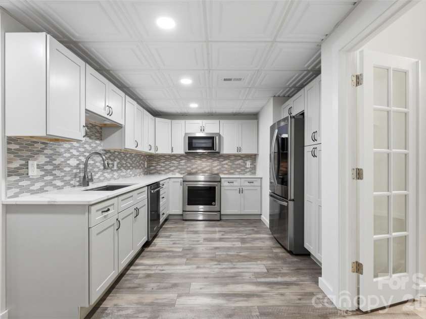 4639 Harbor View Terrace, Morganton, NC 28655.  MLS# CAR4367035, YatesRealty ID 14580. Lower level kitchen
