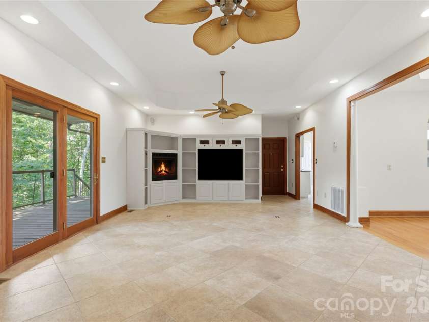 4639 Harbor View Terrace, Morganton, NC 28655.  MLS# CAR4367035, YatesRealty ID 14580. Main level living space