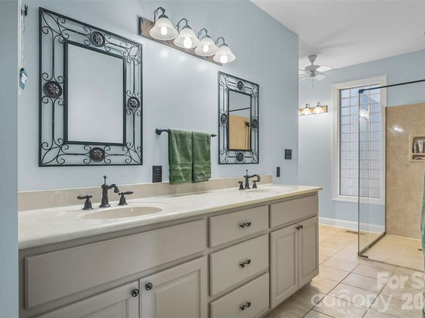 4639 Harbor View Terrace, Morganton, NC 28655.  MLS# CAR4367035, YatesRealty ID 14580. Primary bathroom