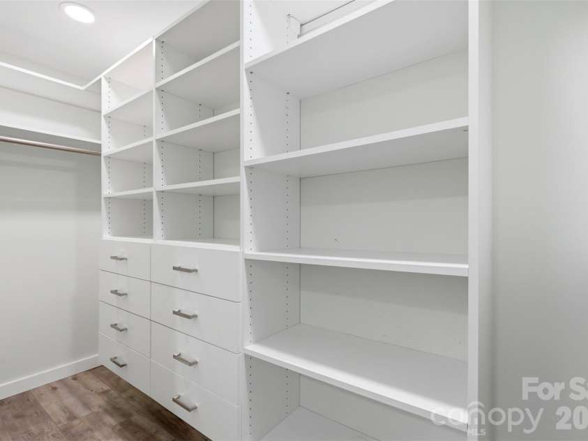 4639 Harbor View Terrace, Morganton, NC 28655.  MLS# CAR4367035, YatesRealty ID 14580. Walk In Closet and Laundry