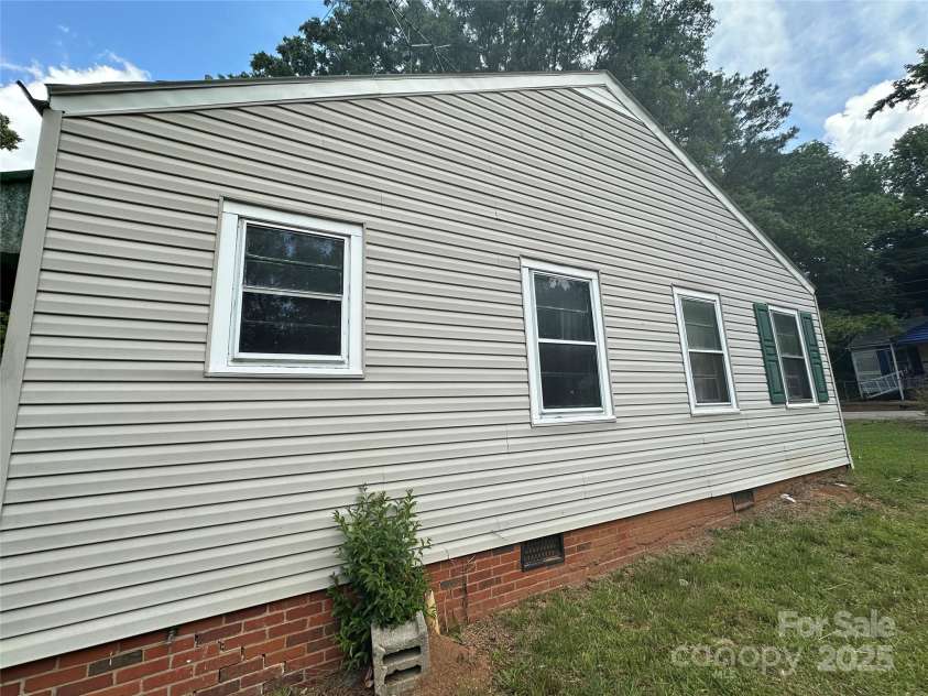 407 Lincoln Street, Wadesboro, NC 28170.  MLS# CAR4257101, YatesRealty ID 14581. 
