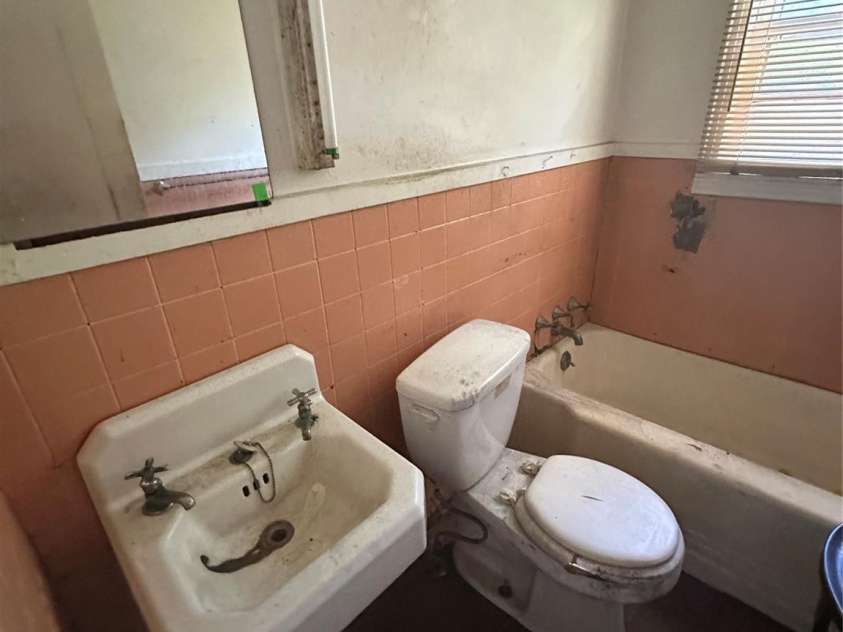 407 Lincoln Street, Wadesboro, NC 28170.  MLS# CAR4257101, YatesRealty ID 14581. 