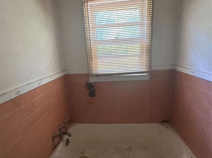 407 Lincoln Street, Wadesboro, NC 28170.  MLS# CAR4257101, YatesRealty ID 14581. 