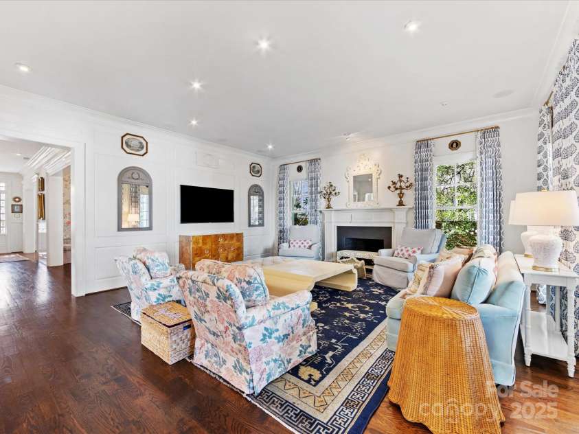 2109 Wellesley Avenue, Charlotte, NC 28207.  MLS# CAR4221210, YatesRealty ID 14582. 