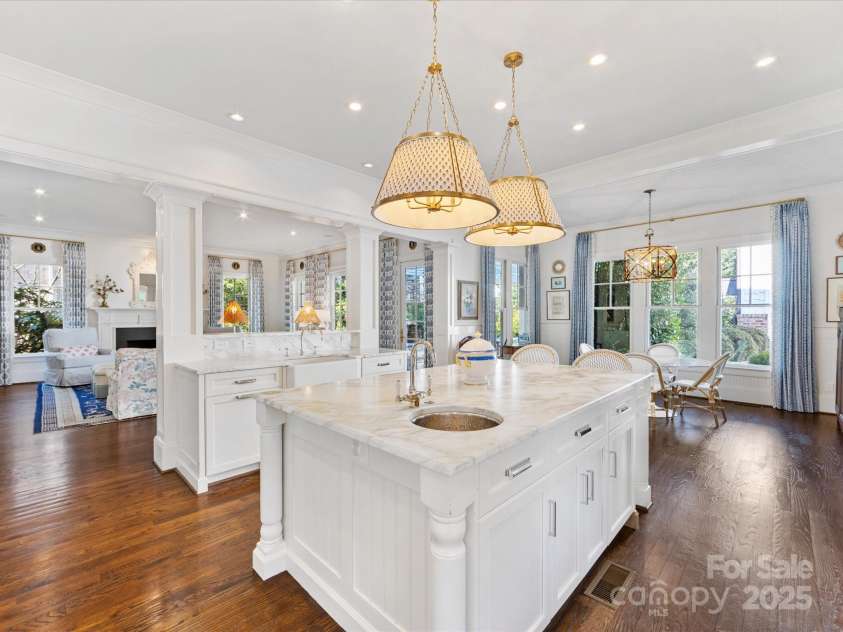 2109 Wellesley Avenue, Charlotte, NC 28207.  MLS# CAR4221210, YatesRealty ID 14582. 