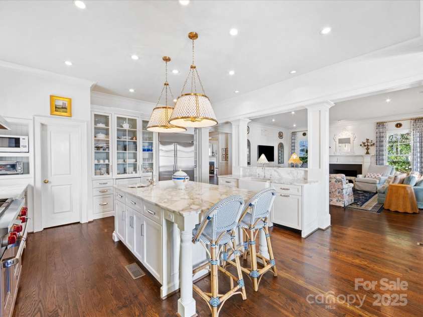 2109 Wellesley Avenue, Charlotte, NC 28207.  MLS# CAR4221210, YatesRealty ID 14582. 