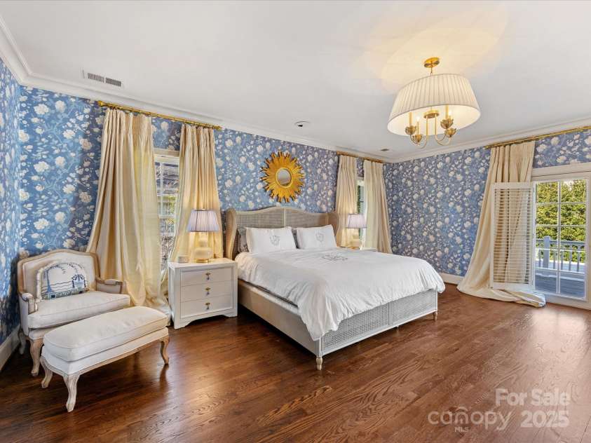2109 Wellesley Avenue, Charlotte, NC 28207.  MLS# CAR4221210, YatesRealty ID 14582. 
