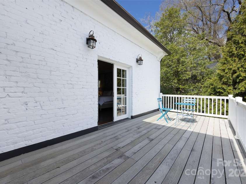 2109 Wellesley Avenue, Charlotte, NC 28207.  MLS# CAR4221210, YatesRealty ID 14582. 