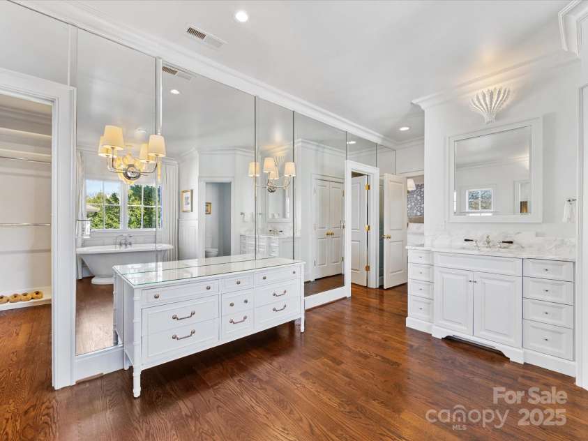 2109 Wellesley Avenue, Charlotte, NC 28207.  MLS# CAR4221210, YatesRealty ID 14582. 