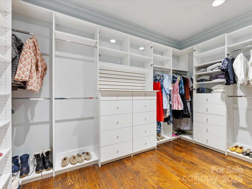 2109 Wellesley Avenue, Charlotte, NC 28207.  MLS# CAR4221210, YatesRealty ID 14582. 
