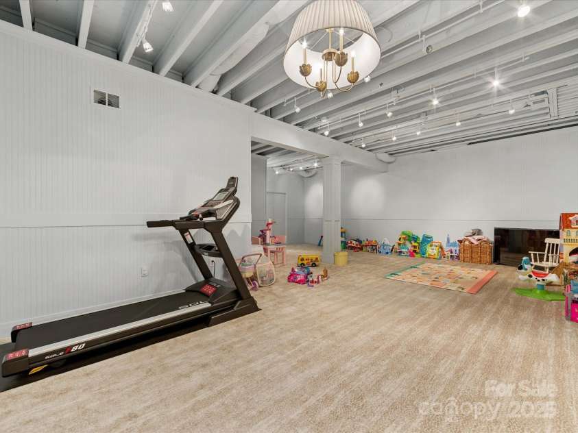 2109 Wellesley Avenue, Charlotte, NC 28207.  MLS# CAR4221210, YatesRealty ID 14582. 