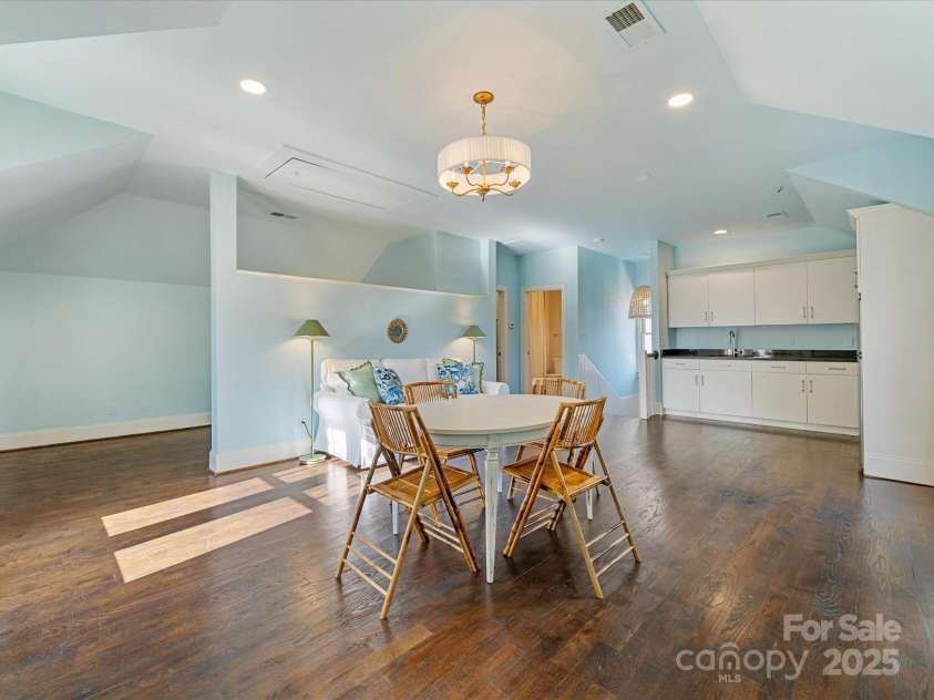 2109 Wellesley Avenue, Charlotte, NC 28207.  MLS# CAR4221210, YatesRealty ID 14582. 