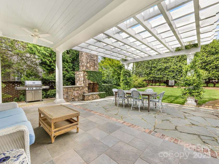 2109 Wellesley Avenue, Charlotte, NC 28207.  MLS# CAR4221210, YatesRealty ID 14582. 