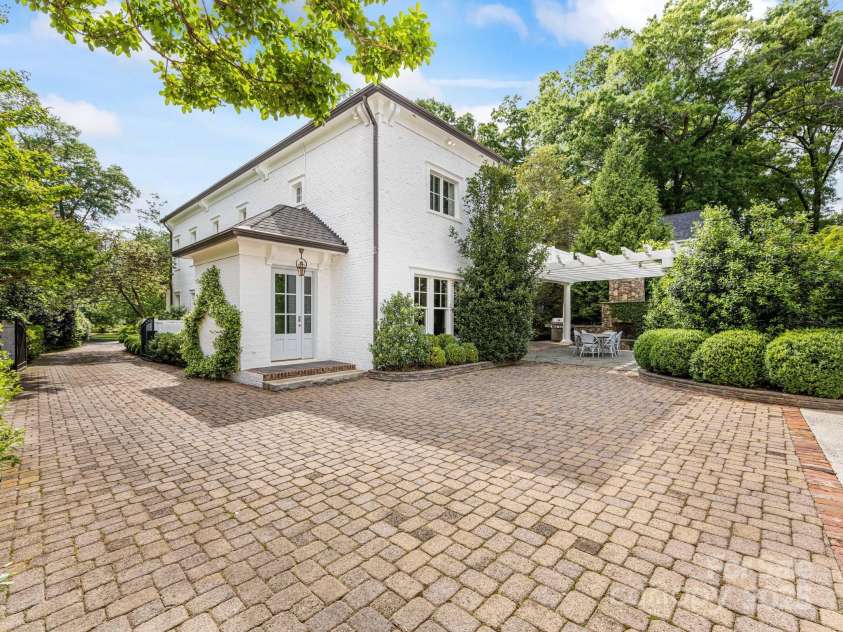 2109 Wellesley Avenue, Charlotte, NC 28207.  MLS# CAR4221210, YatesRealty ID 14582. 