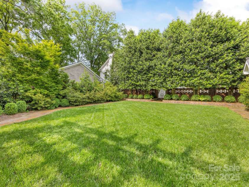 2109 Wellesley Avenue, Charlotte, NC 28207.  MLS# CAR4221210, YatesRealty ID 14582. 