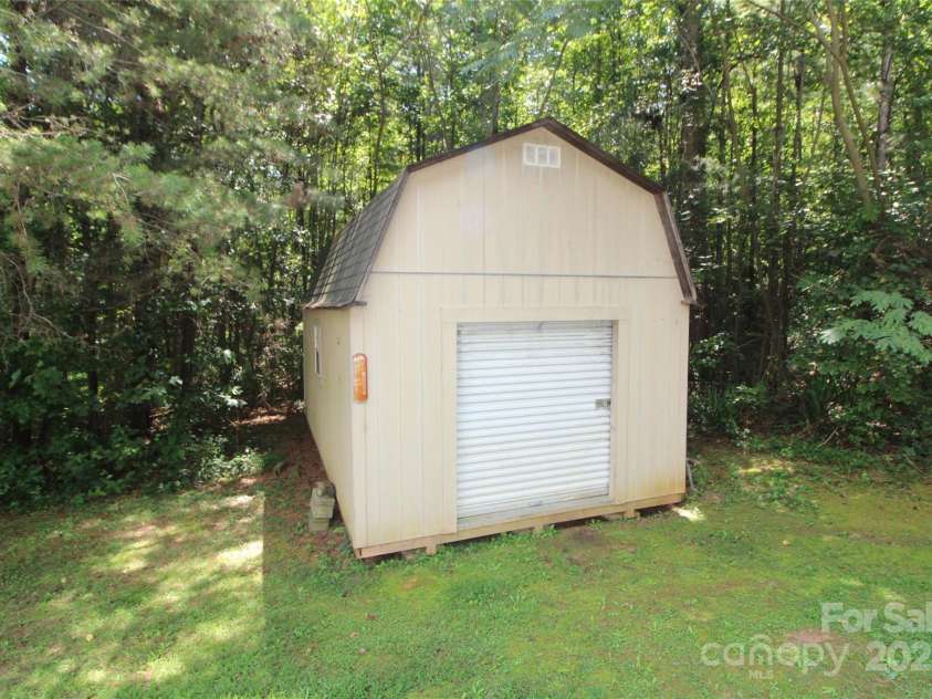 7035 Twin Streams Lane, Clover, SC 29710.  MLS# CAR4297138, YatesRealty ID 14582. 