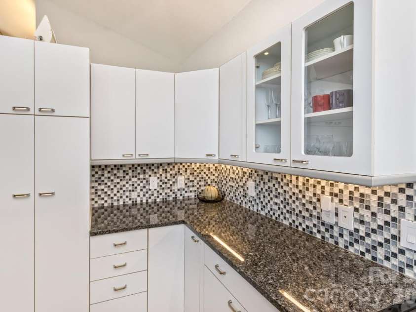 212 Chestnut Forest Road, Fairview, NC 28730.  MLS# CAR4372045, YatesRealty ID 14587. 