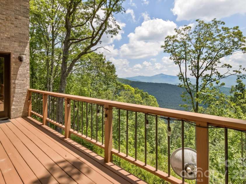 212 Chestnut Forest Road, Fairview, NC 28730.  MLS# CAR4372045, YatesRealty ID 14587. 